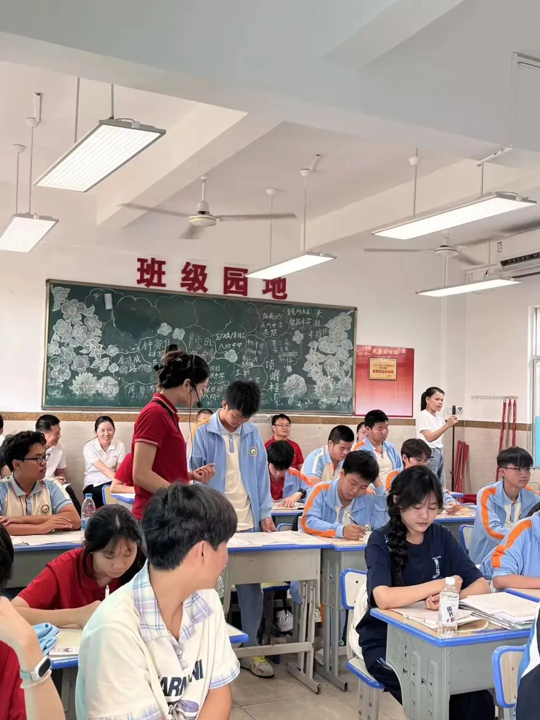 西南联动凝智慧,港务研思促中考丨西南中学教育集团2026年中考备考研讨活动(港务中学站)圆满举行-第23张图片-四季读书网