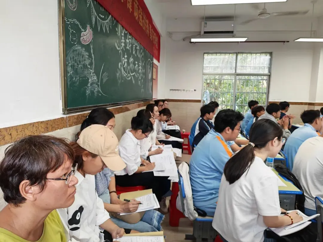 西南联动凝智慧,港务研思促中考丨西南中学教育集团2026年中考备考研讨活动(港务中学站)圆满举行-第27张图片-四季读书网