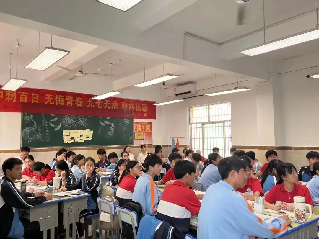 西南联动凝智慧,港务研思促中考丨西南中学教育集团2026年中考备考研讨活动(港务中学站)圆满举行-第37张图片-四季读书网