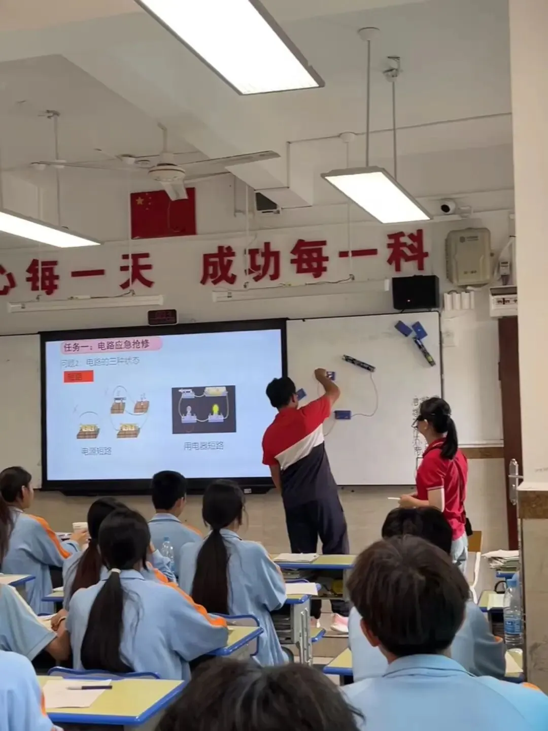 西南联动凝智慧,港务研思促中考丨西南中学教育集团2026年中考备考研讨活动(港务中学站)圆满举行-第44张图片-四季读书网