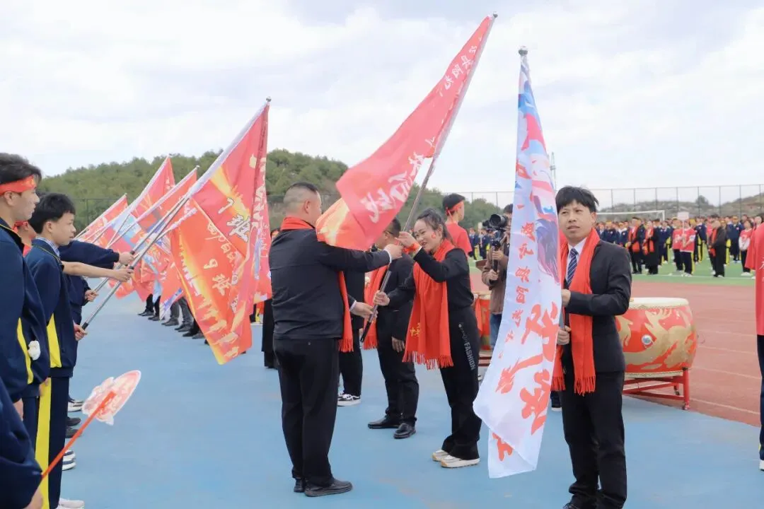 “点燃激情·赢在中考”冲刺中考誓师大会 第9张