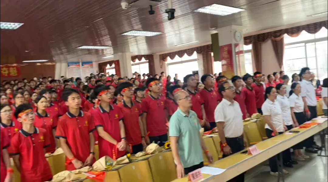 鏖战百日,问鼎中考;只争朝夕,终见锋芒——罗定中学2026届九年级百日誓师大会-第3张图片-四季读书网