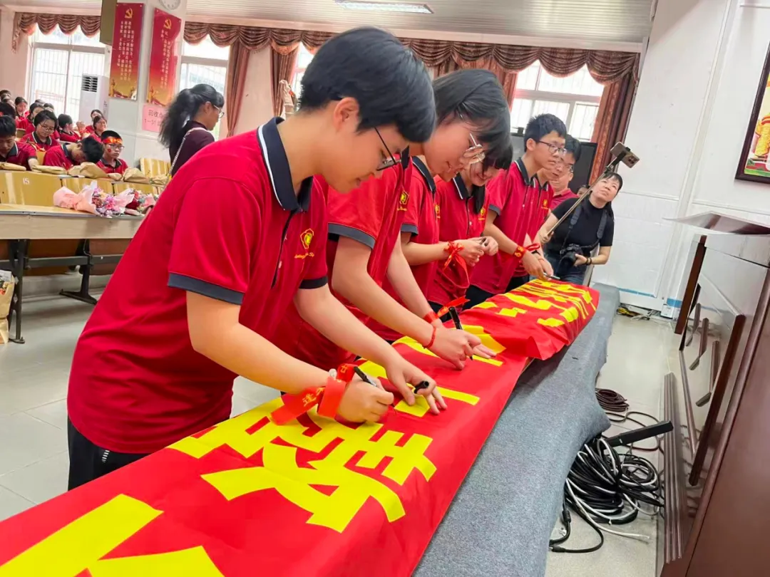 鏖战百日,问鼎中考;只争朝夕,终见锋芒——罗定中学2026届九年级百日誓师大会-第20张图片-四季读书网
