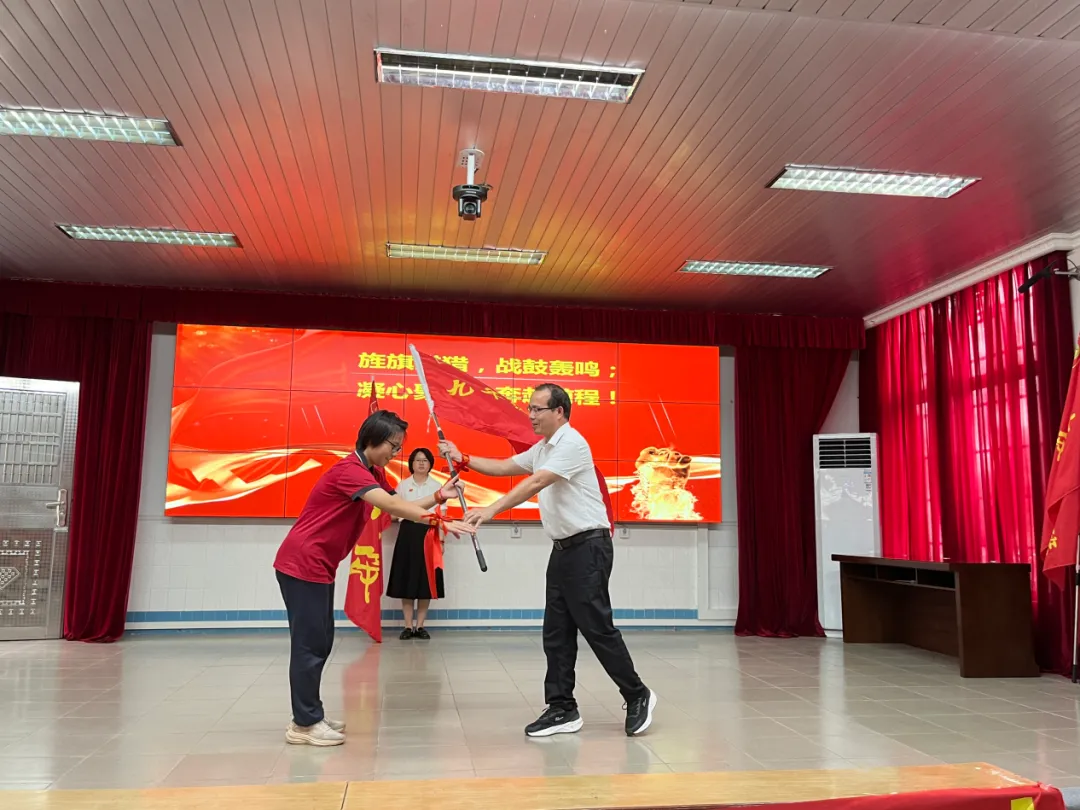 鏖战百日,问鼎中考;只争朝夕,终见锋芒——罗定中学2026届九年级百日誓师大会-第22张图片-四季读书网