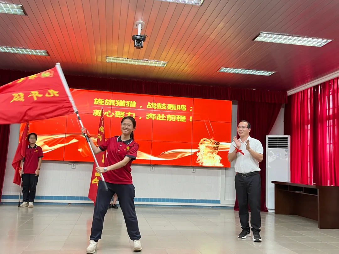 鏖战百日,问鼎中考;只争朝夕,终见锋芒——罗定中学2026届九年级百日誓师大会-第23张图片-四季读书网