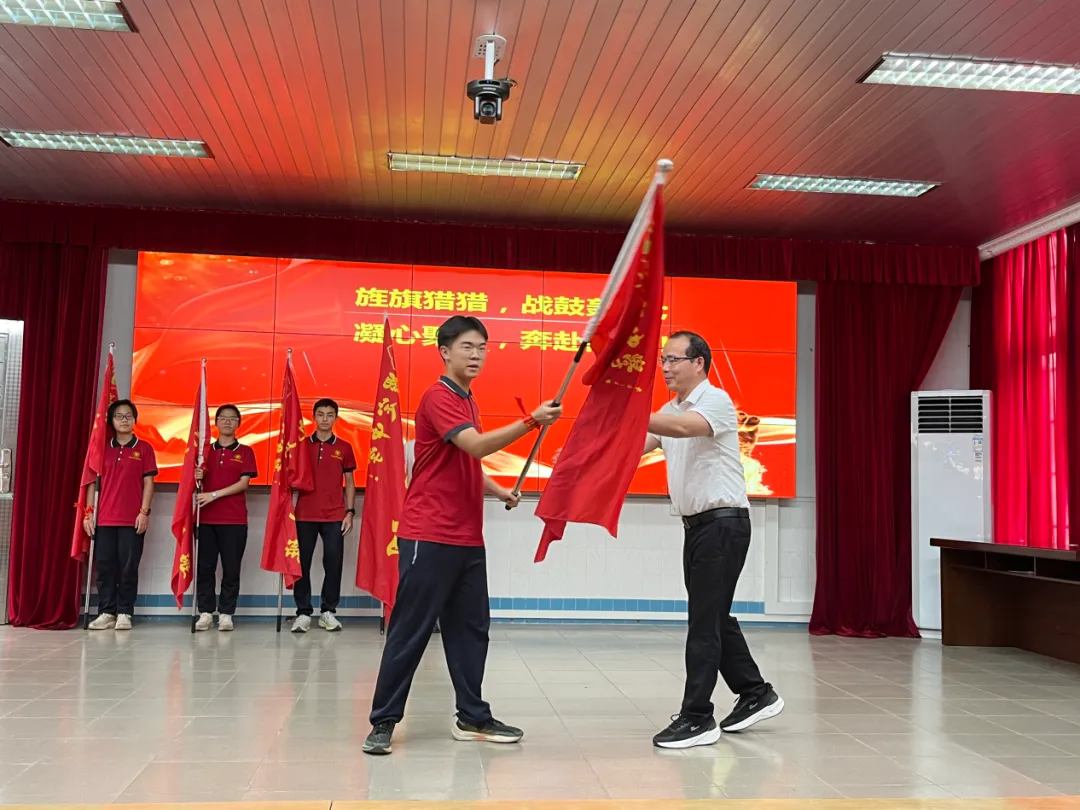 鏖战百日,问鼎中考;只争朝夕,终见锋芒——罗定中学2026届九年级百日誓师大会-第24张图片-四季读书网