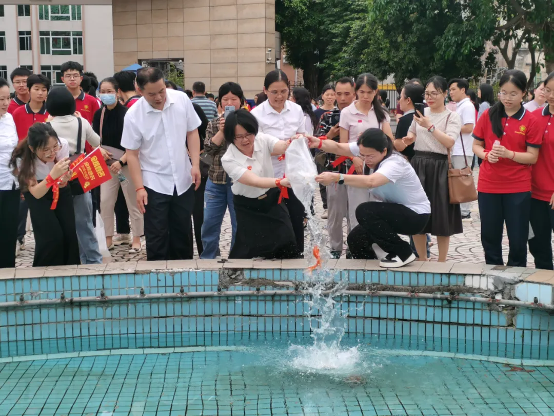 鏖战百日,问鼎中考;只争朝夕,终见锋芒——罗定中学2026届九年级百日誓师大会-第28张图片-四季读书网