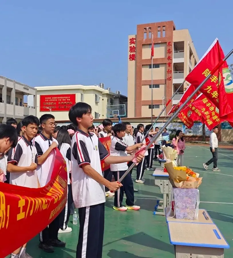 南塘中学,2026届中考冲刺百日誓师大会! 第18张 南塘中学,2026届中考冲刺百日誓师大会! 第18张