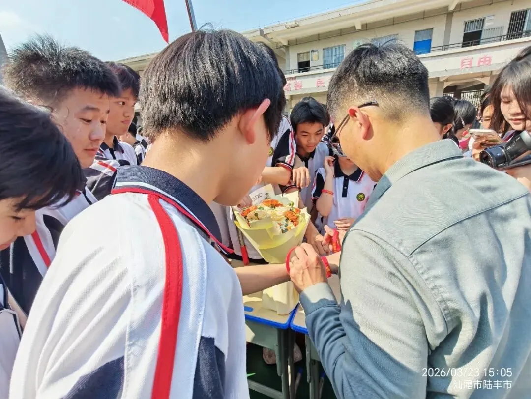南塘中学,2026届中考冲刺百日誓师大会! 第32张 南塘中学,2026届中考冲刺百日誓师大会! 第32张