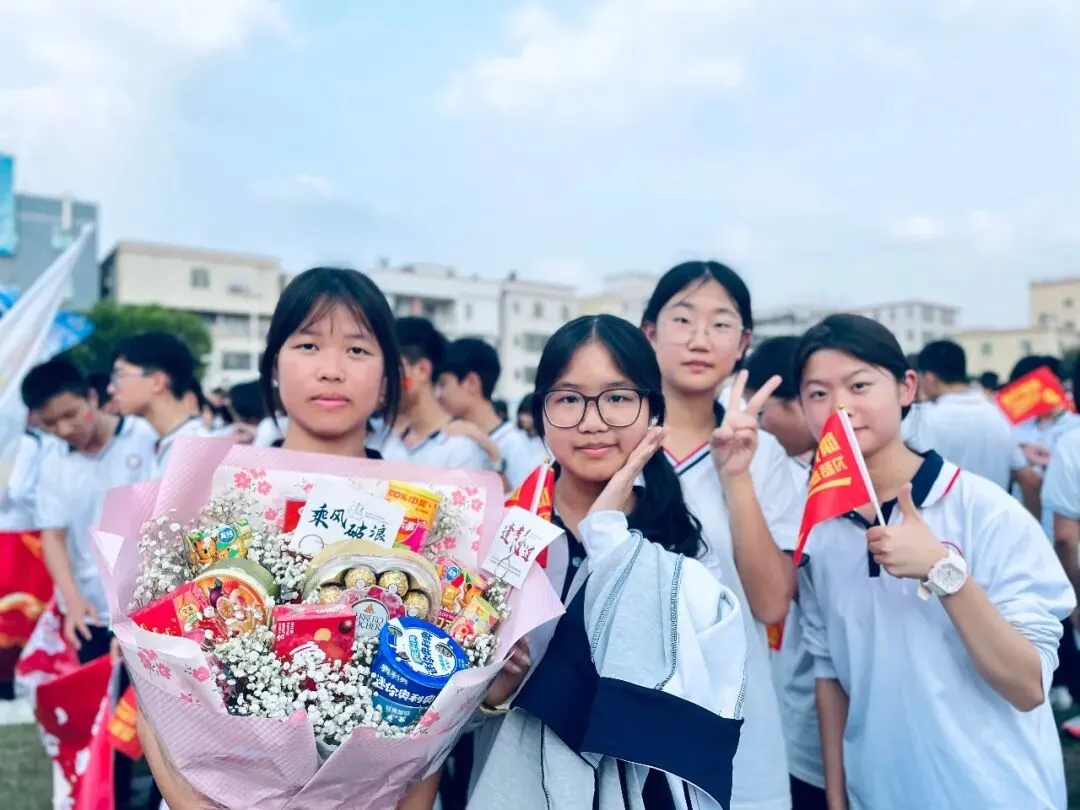 百日冲刺 决胜中考 踔厉奋发 勇毅前行——中山市东凤中学举行2026年百日誓师大会 第27张 百日冲刺 决胜中考 踔厉奋发 勇毅前行——中山市东凤中学举行2026年百日誓师大会 第27张