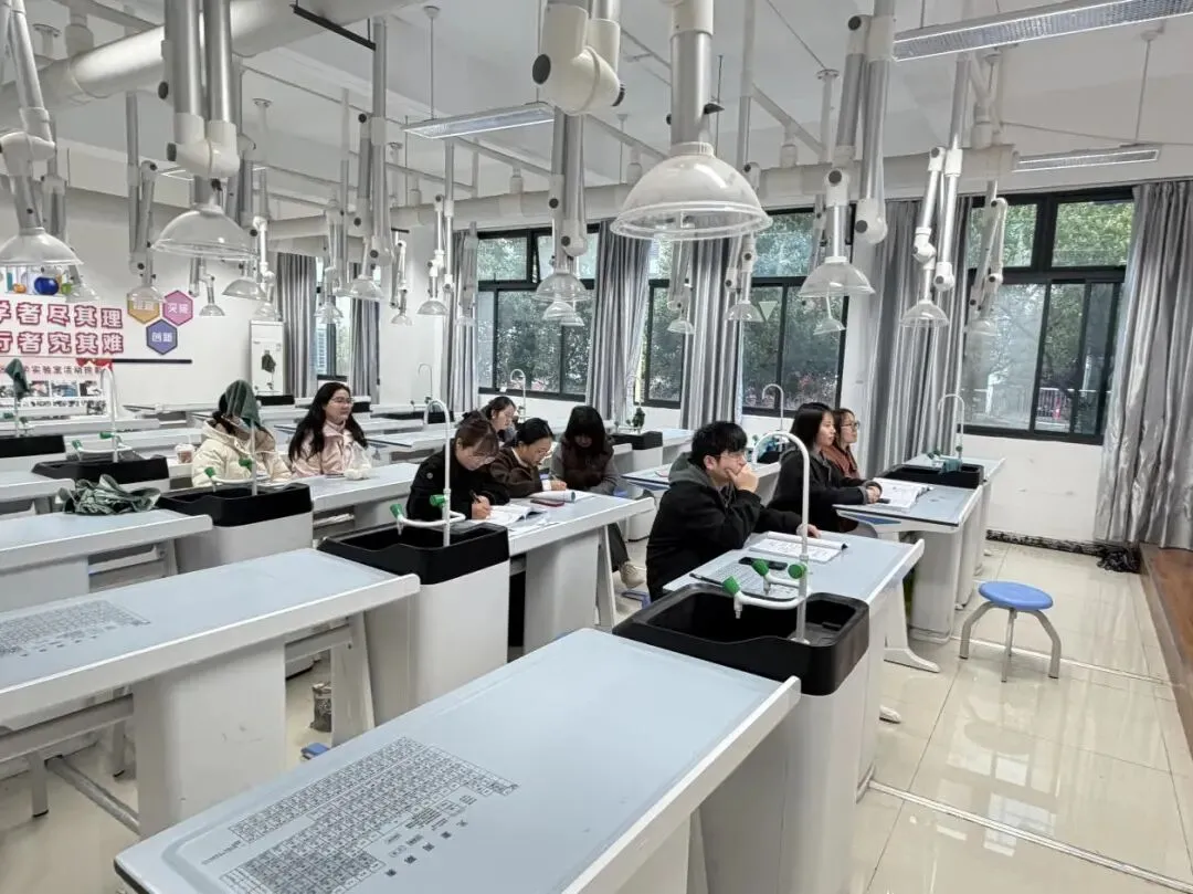 【教研园地】深耕真题探航向 智汇课堂启新程——高新区第一初级中学物理、化学组中考研讨活动纪实 第4张 【教研园地】深耕真题探航向 智汇课堂启新程——高新区第一初级中学物理、化学组中考研讨活动纪实 第4张