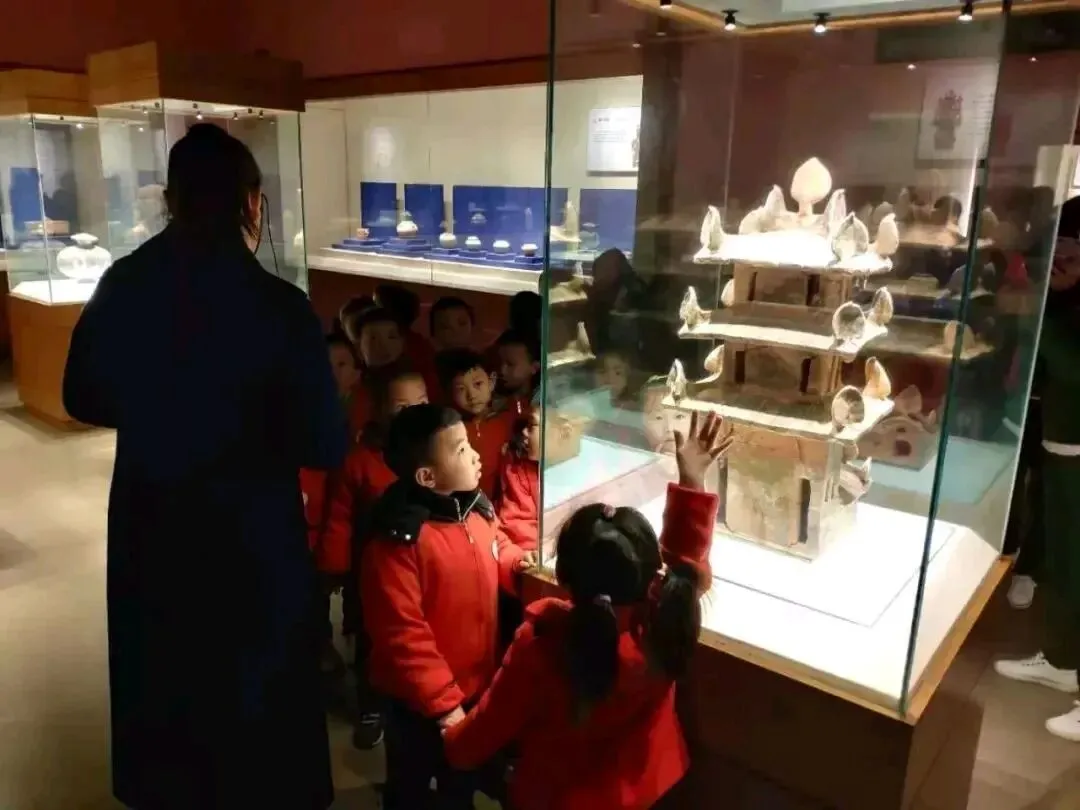 面试真题经典解析‖旅游旺季某博物馆采取了外地游客优先参观,导致本地游客预约难. 第1张 面试真题经典解析‖旅游旺季某博物馆采取了外地游客优先参观,导致本地游客预约难. 第1张