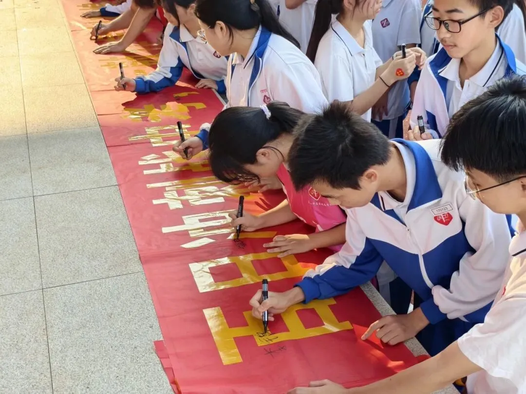 决战中考,百日冲刺!2026年湛一附校八九年级誓师大会回顾 第40张 决战中考,百日冲刺!2026年湛一附校八九年级誓师大会回顾 第40张