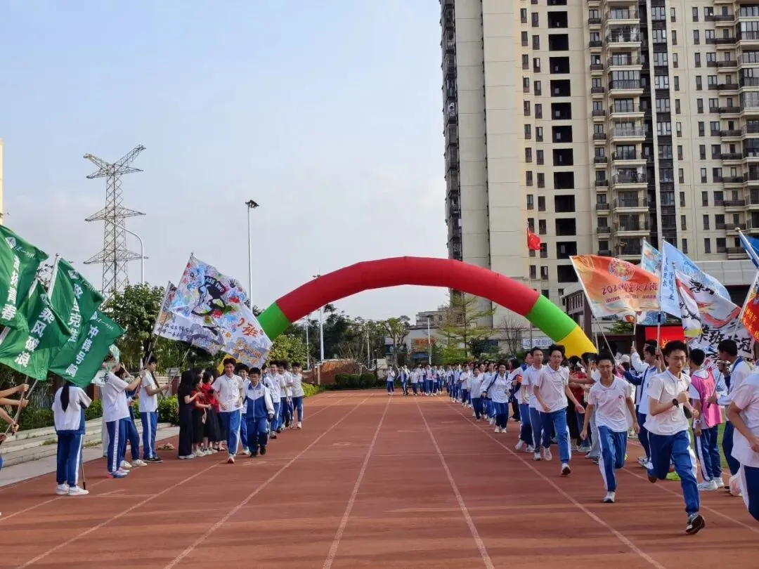 决战中考,百日冲刺!2026年湛一附校八九年级誓师大会回顾 第47张 决战中考,百日冲刺!2026年湛一附校八九年级誓师大会回顾 第47张