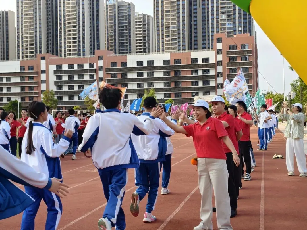 决战中考,百日冲刺!2026年湛一附校八九年级誓师大会回顾 第49张 决战中考,百日冲刺!2026年湛一附校八九年级誓师大会回顾 第49张