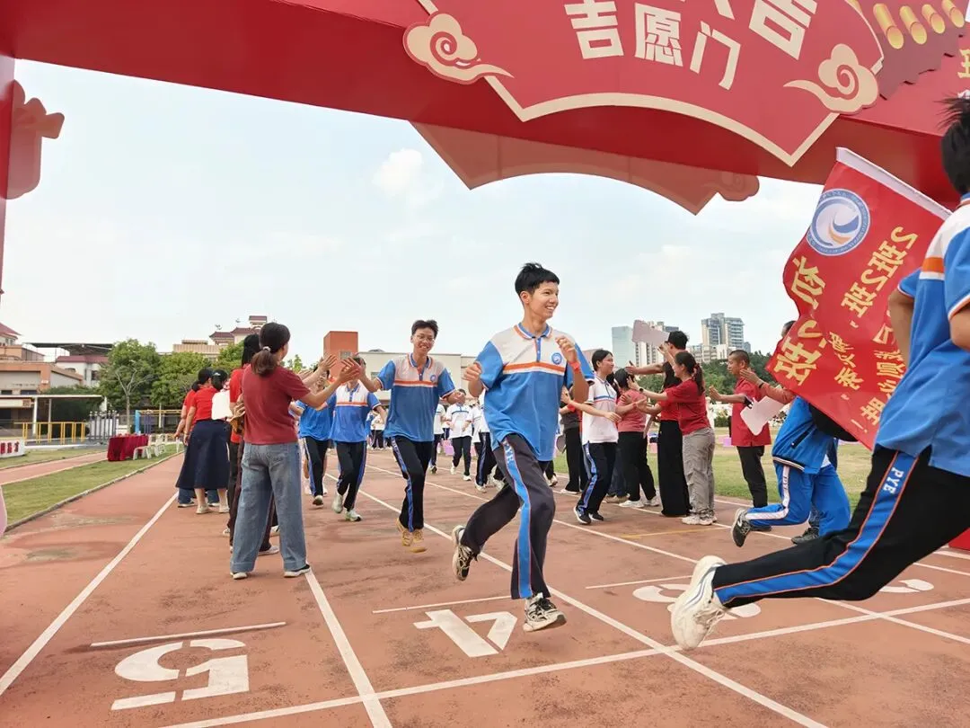 笔耕不辍赴中考,脚踏实地赴荣光——致广东二师南站附校2026届初三学子动员礼赞 第38张 笔耕不辍赴中考,脚踏实地赴荣光——致广东二师南站附校2026届初三学子动员礼赞 第38张