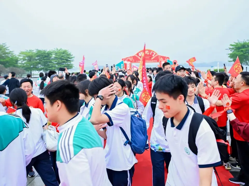 百日逐光,鼎湖为证,中考当歌 ——致恒润实验学校2026届初三学子-第19张图片-四季读书网