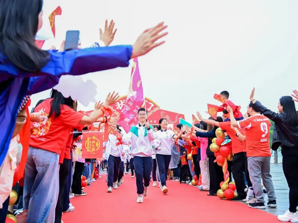 百日逐光,鼎湖为证,中考当歌 ——致恒润实验学校2026届初三学子-第21张图片-四季读书网