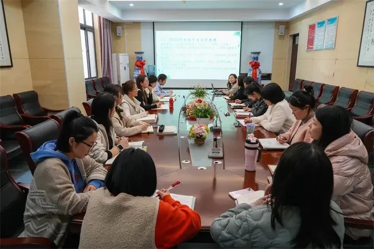 【中考备考·语文组】研思共进明方向 科学备考提质效—— 我校语文组举行2026 年备考研讨会-第2张图片-四季读书网