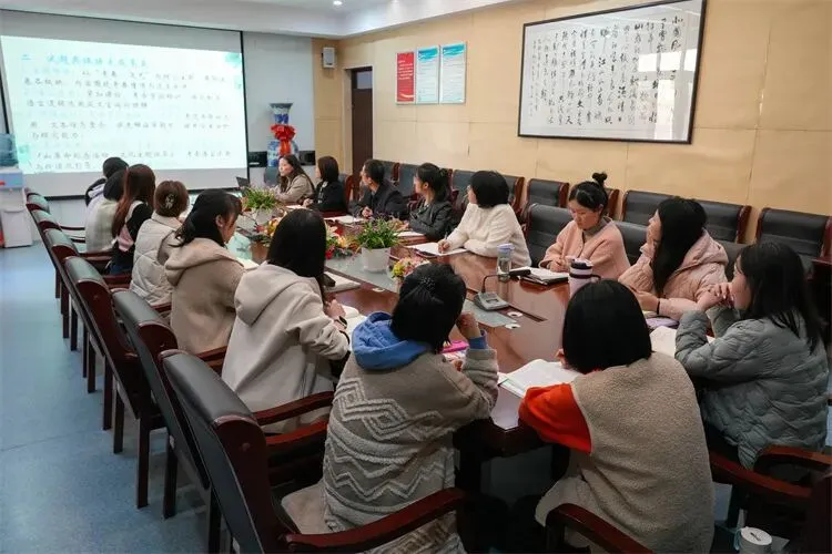 【中考备考·语文组】研思共进明方向 科学备考提质效—— 我校语文组举行2026 年备考研讨会-第3张图片-四季读书网