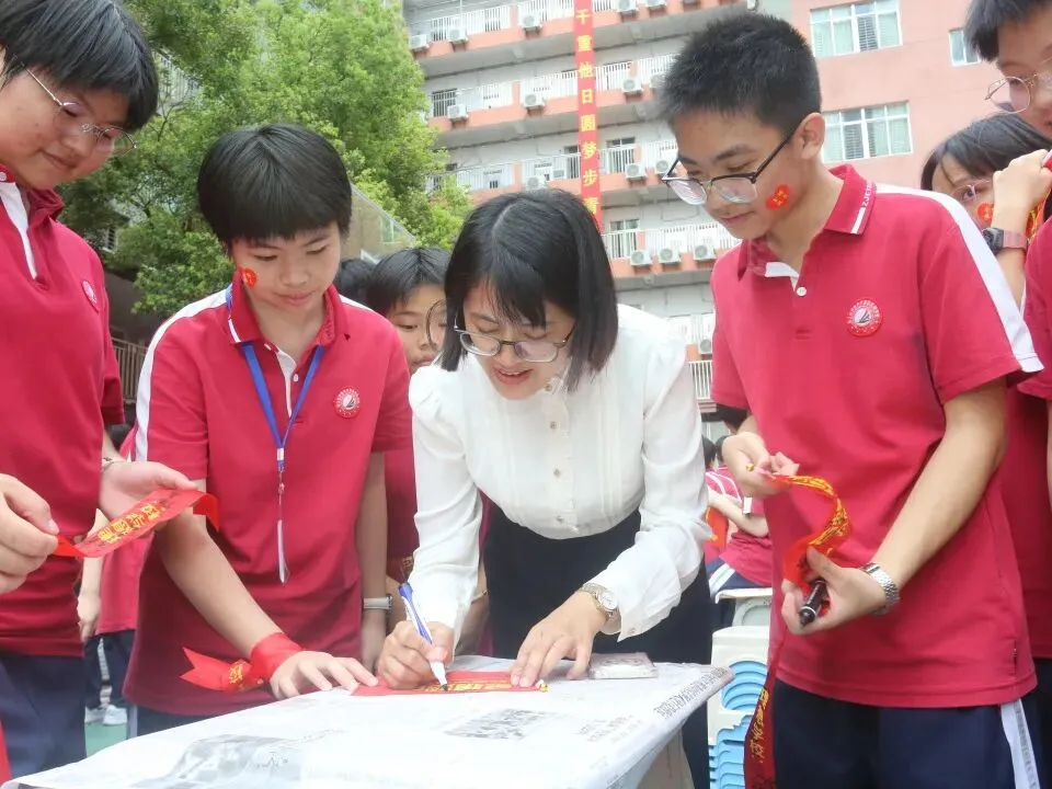 【湛江经开区实验学校】2026中考百日誓师大会-第48张图片-四季读书网