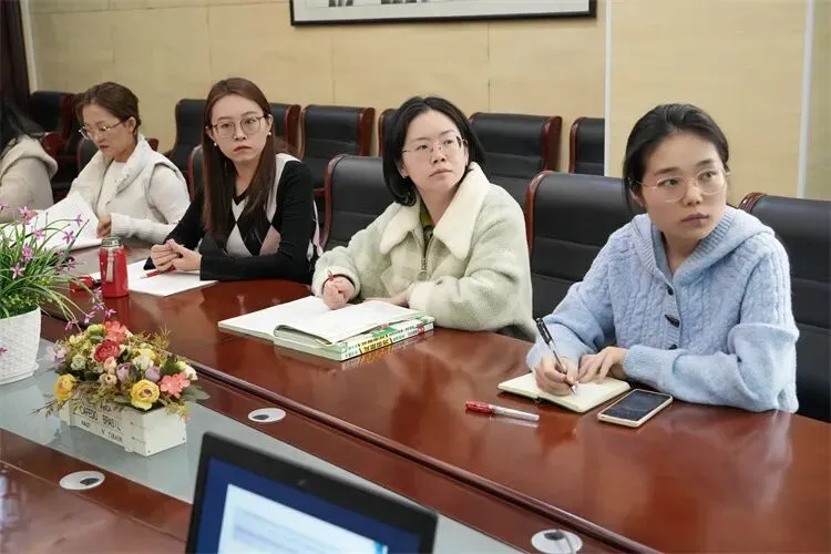 【中考备考·语文组】研思共进明方向 科学备考提质效—— 我校语文组举行2026 年备考研讨会-第6张图片-四季读书网