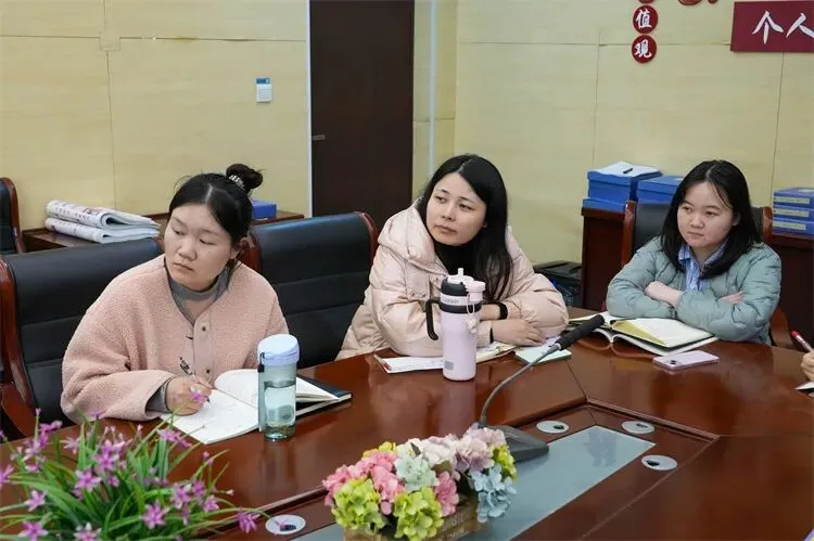 【中考备考·语文组】研思共进明方向 科学备考提质效—— 我校语文组举行2026 年备考研讨会-第8张图片-四季读书网