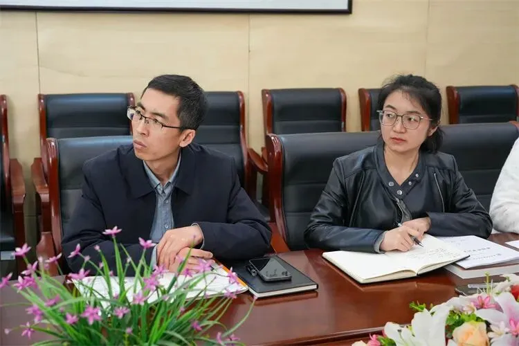 【中考备考·语文组】研思共进明方向 科学备考提质效—— 我校语文组举行2026 年备考研讨会-第9张图片-四季读书网