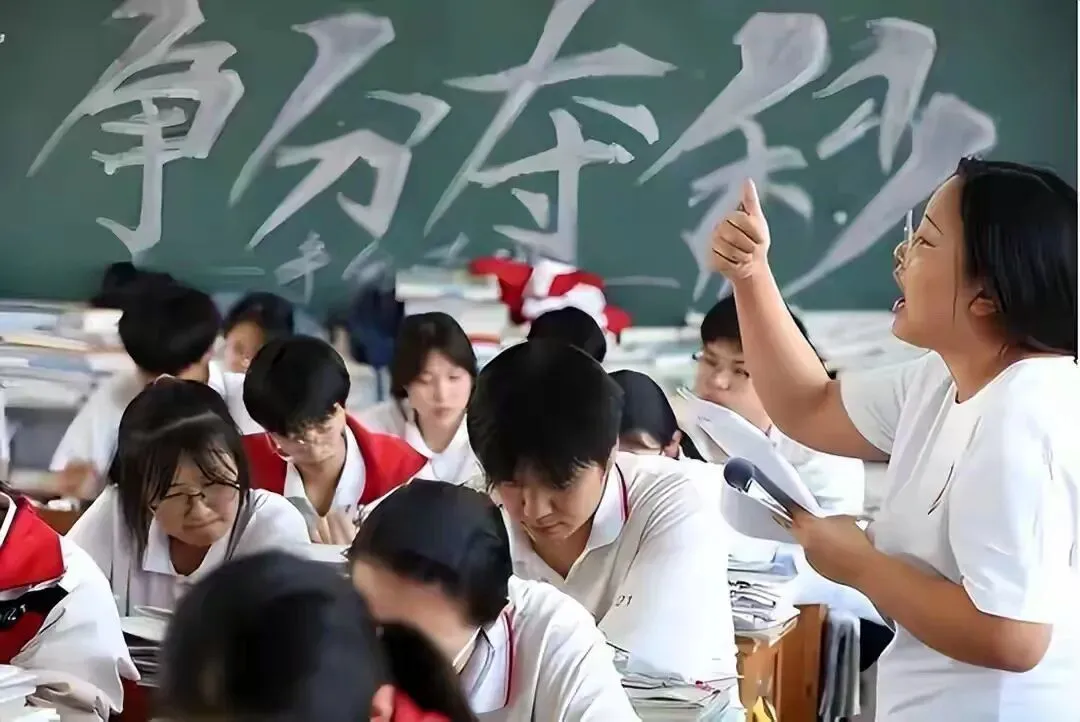 2026中考,你的“饭碗”从哪里来?张雪峰用最后的警告,道破了初中最残酷的真相 第1张