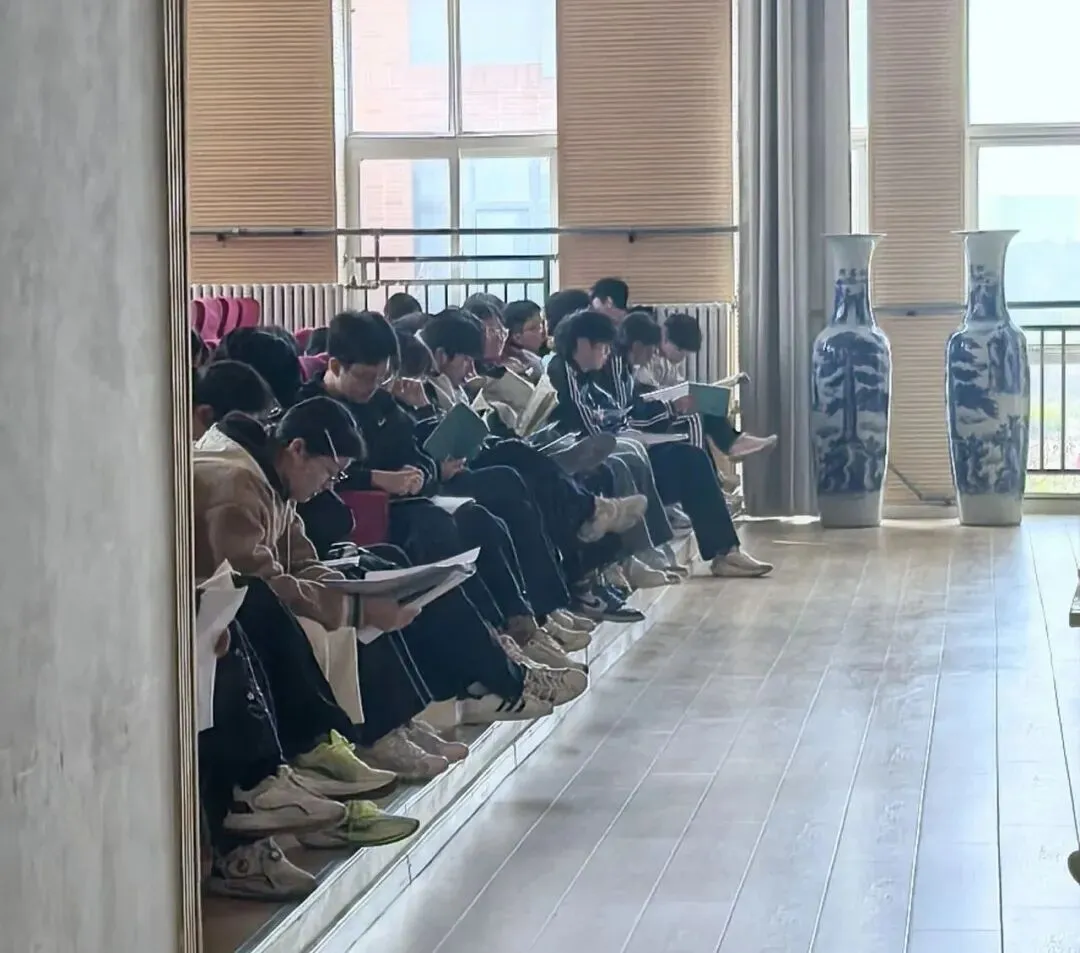 以模为战,蓄力前行|龙门中考复读英语口语模拟圆满成功! 第3张 以模为战,蓄力前行|龙门中考复读英语口语模拟圆满成功! 第3张