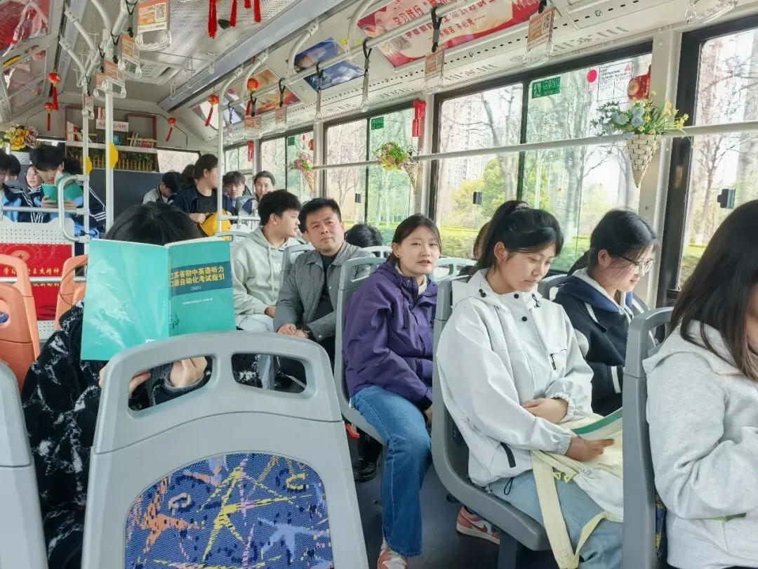 以模为战,蓄力前行|龙门中考复读英语口语模拟圆满成功! 第5张 以模为战,蓄力前行|龙门中考复读英语口语模拟圆满成功! 第5张