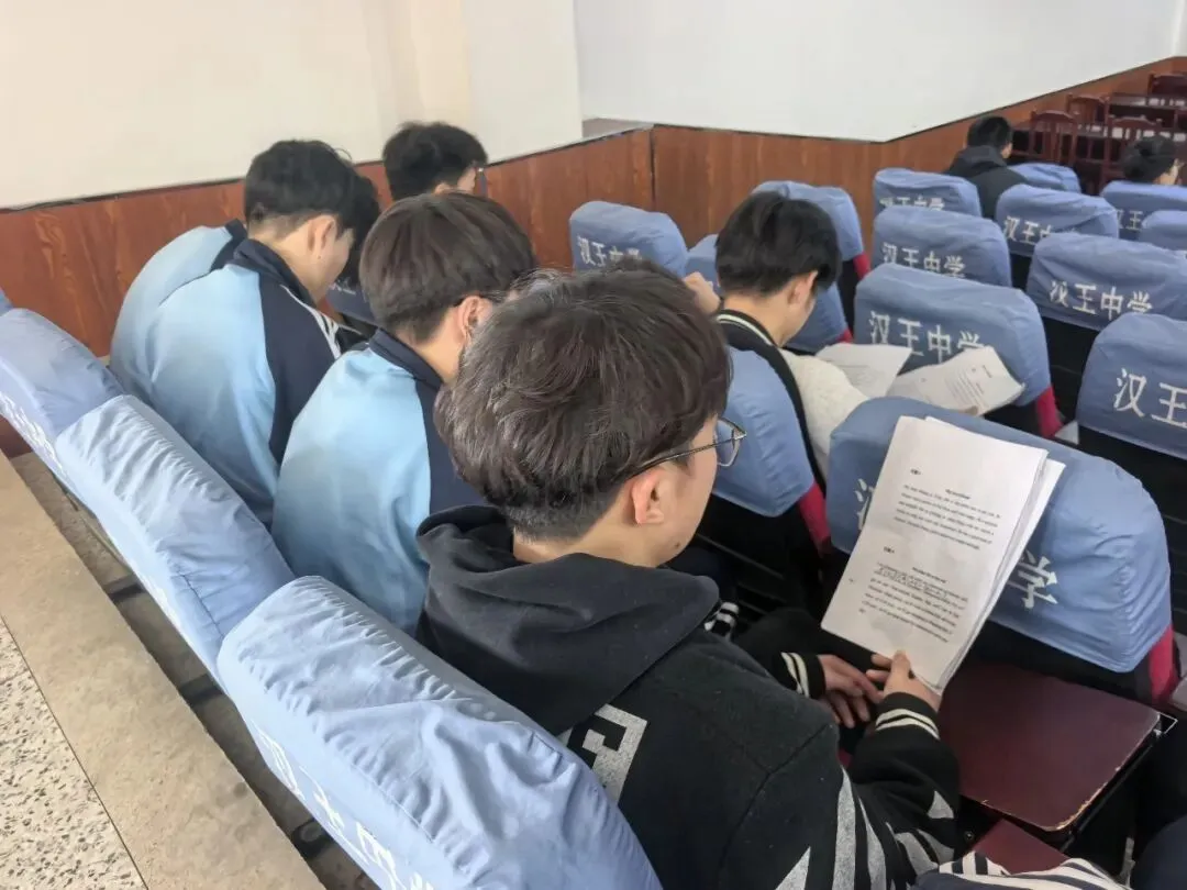 以模为战,蓄力前行|龙门中考复读英语口语模拟圆满成功! 第6张 以模为战,蓄力前行|龙门中考复读英语口语模拟圆满成功! 第6张