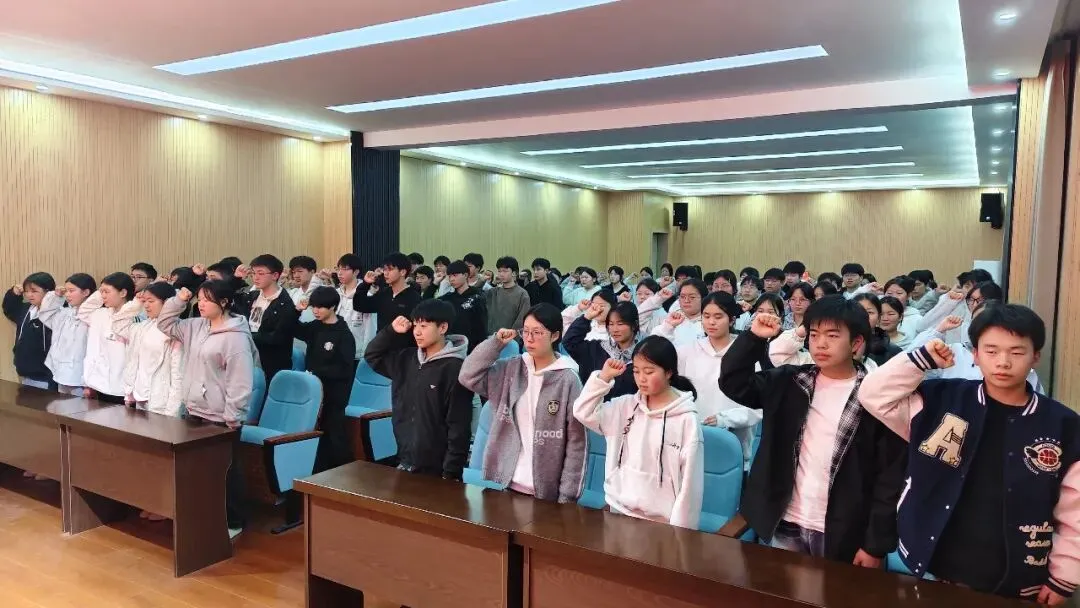 以青春之名 赴中考之约——五马九年制学校召开2026届中考备考动员大会 第18张 以青春之名 赴中考之约——五马九年制学校召开2026届中考备考动员大会 第18张
