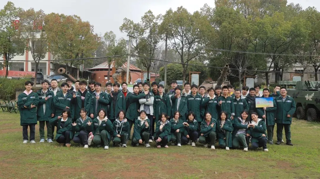 光谷二高高三学子 “不卷试卷 卷春风” 第18张