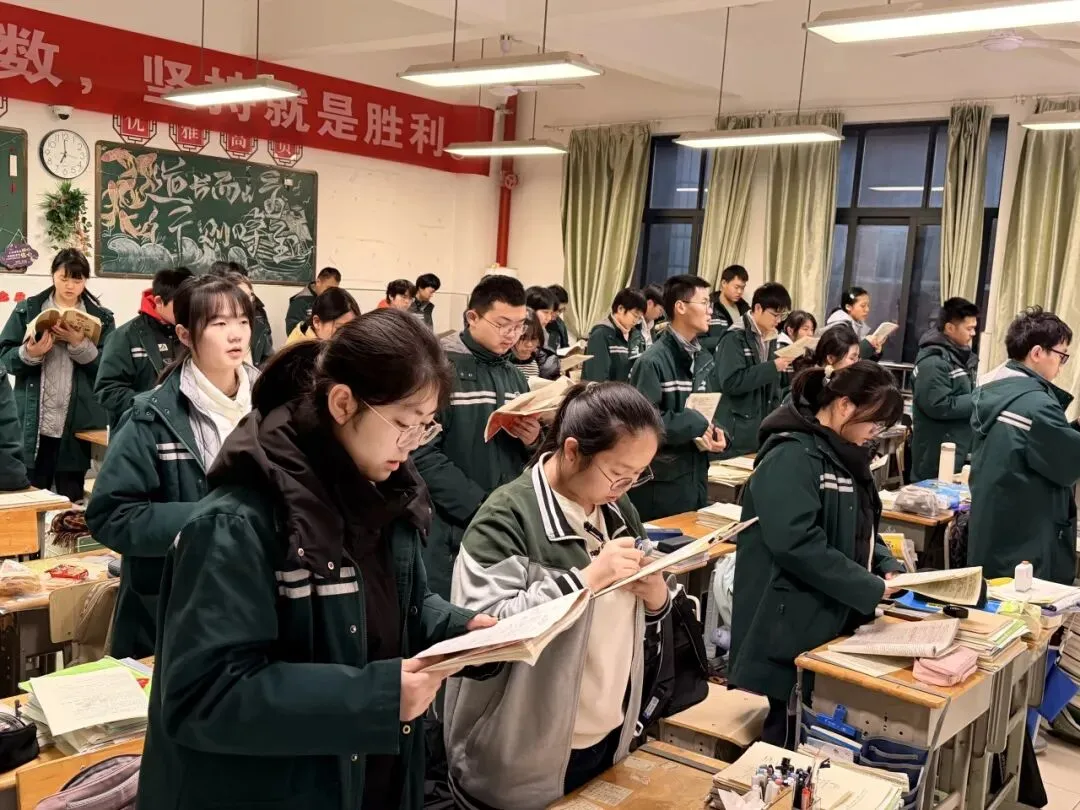 光谷二高高三学子 “不卷试卷 卷春风” 第25张