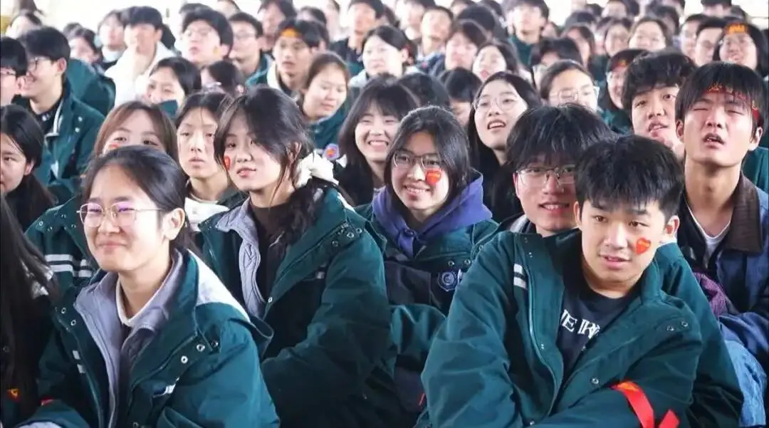 光谷二高高三学子 “不卷试卷 卷春风” 第28张