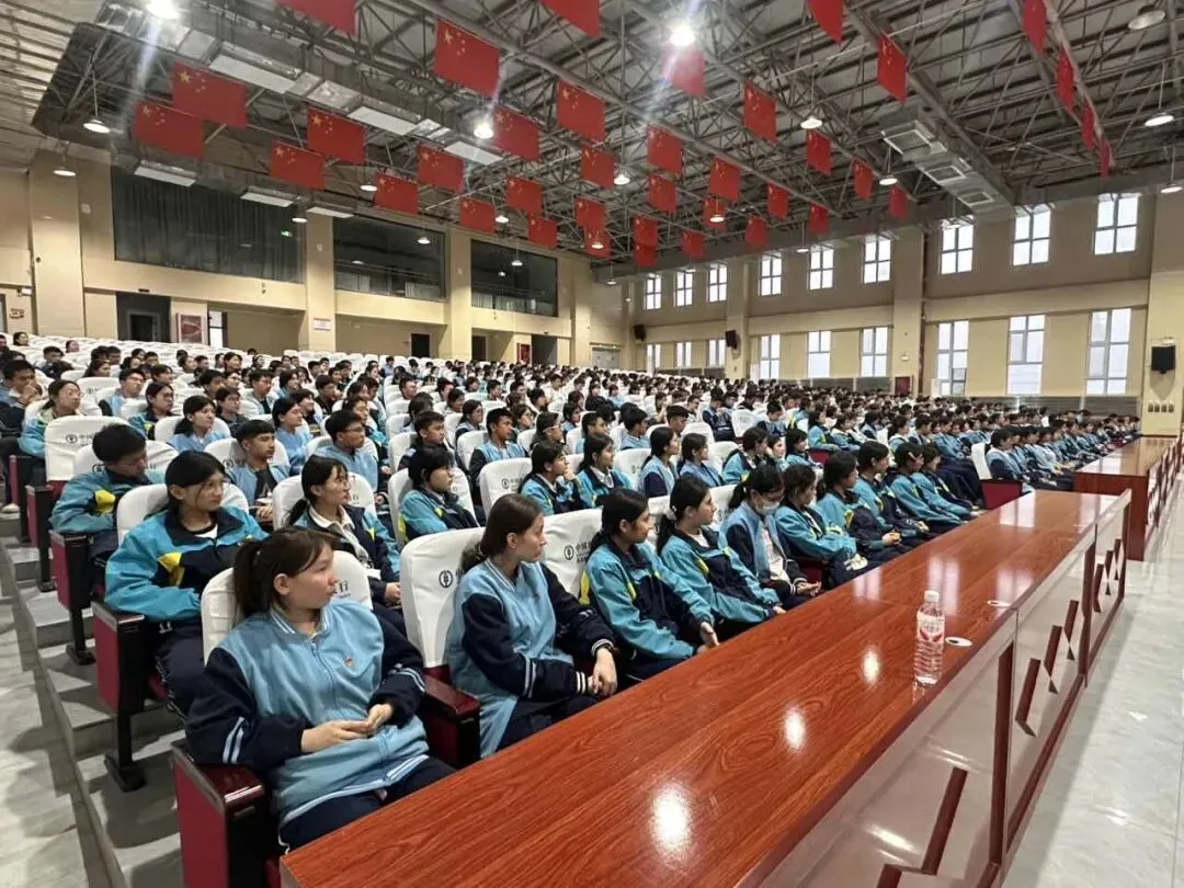【党建+研学】聚焦初高衔接 赋能中考备考——克州实验中学九年级学生赴克州二中参观研学 第12张
