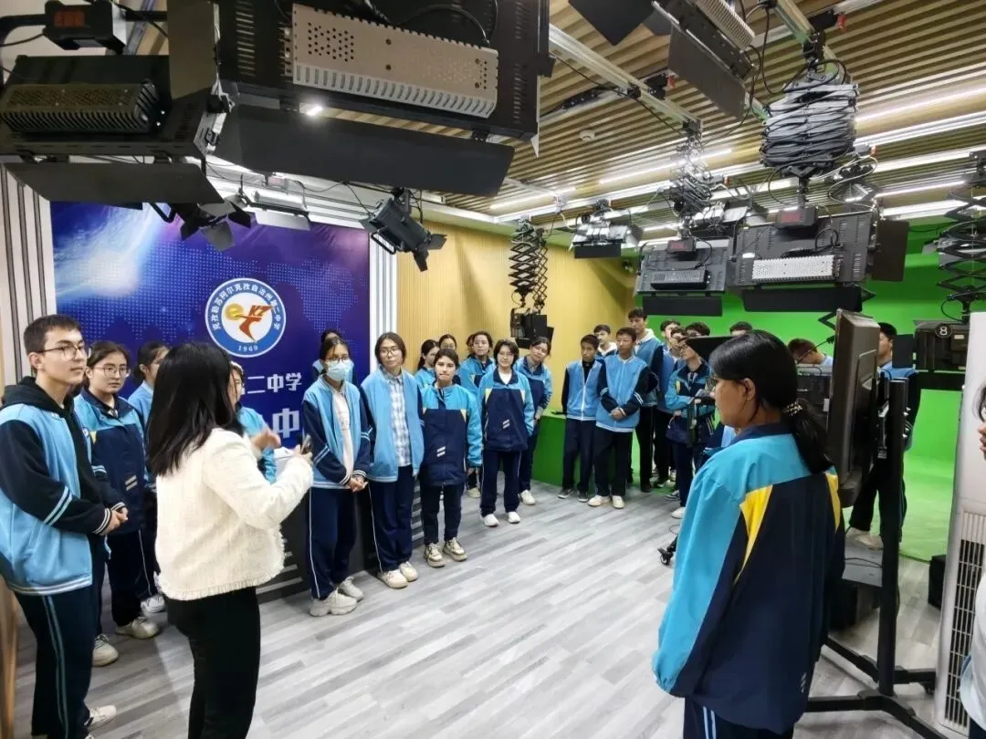 【党建+研学】聚焦初高衔接 赋能中考备考——克州实验中学九年级学生赴克州二中参观研学 第19张