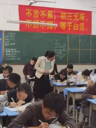 学生中考路上的“点灯人” | 走进龙外(集团)新亚洲学校“四有”好老师张静-第18张图片-四季读书网 学生中考路上的“点灯人” | 走进龙外(集团)新亚洲学校“四有”好老师张静-第18张图片-四季读书网