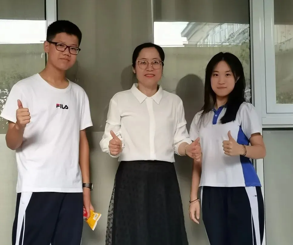 学生中考路上的“点灯人” | 走进龙外(集团)新亚洲学校“四有”好老师张静-第20张图片-四季读书网 学生中考路上的“点灯人” | 走进龙外(集团)新亚洲学校“四有”好老师张静-第20张图片-四季读书网