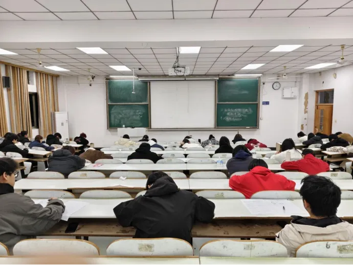 【砺山公法学院开展线性代数与高等数学模拟考试活动 第3张