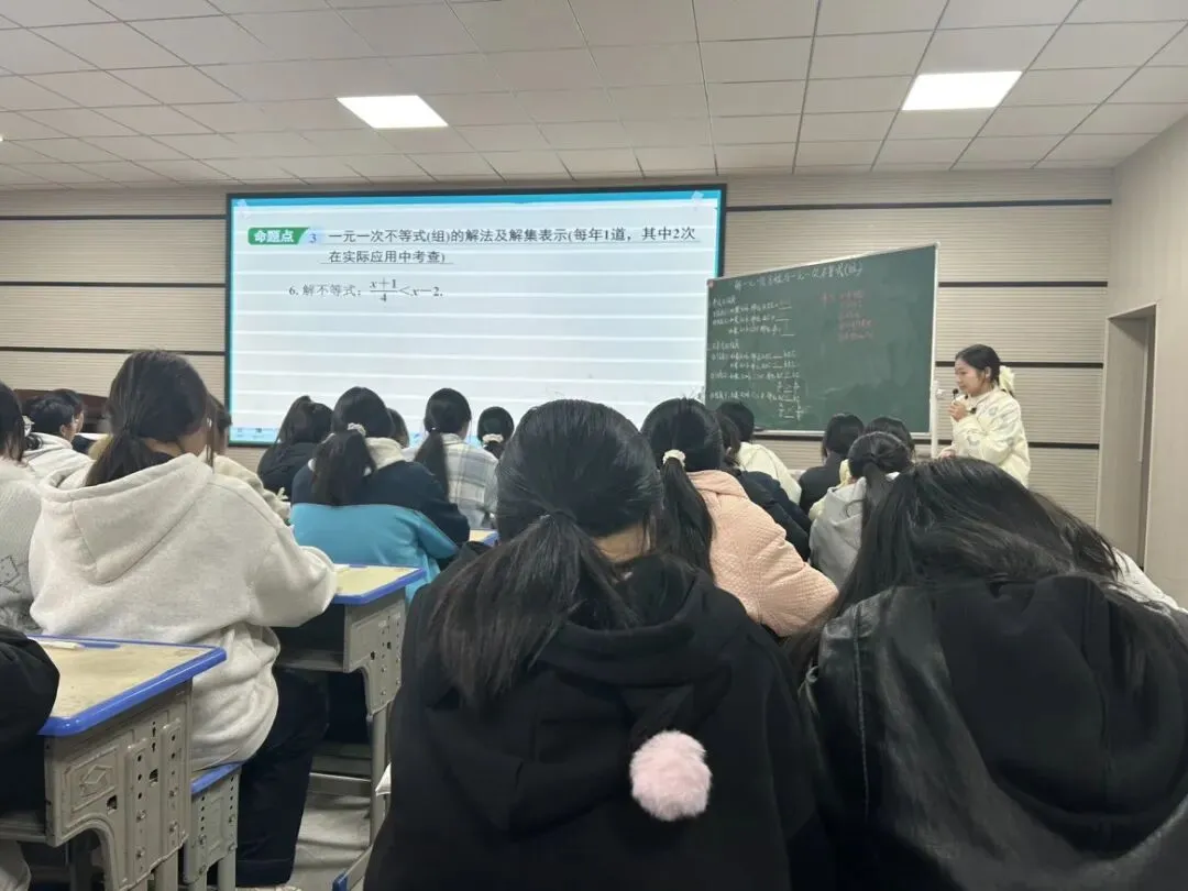 【一抓三创五提升】新课标·新中考·精备考 |万载四中教育共同体初中数学研讨会在我校举行 第1张