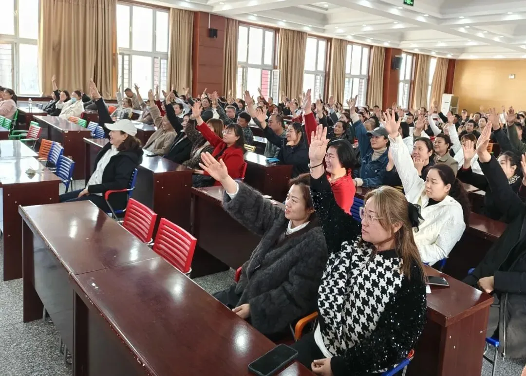 家校同心聚合力 携手共进赢中中考——石河子第四中学九年级举办备考专题讲座 第3张