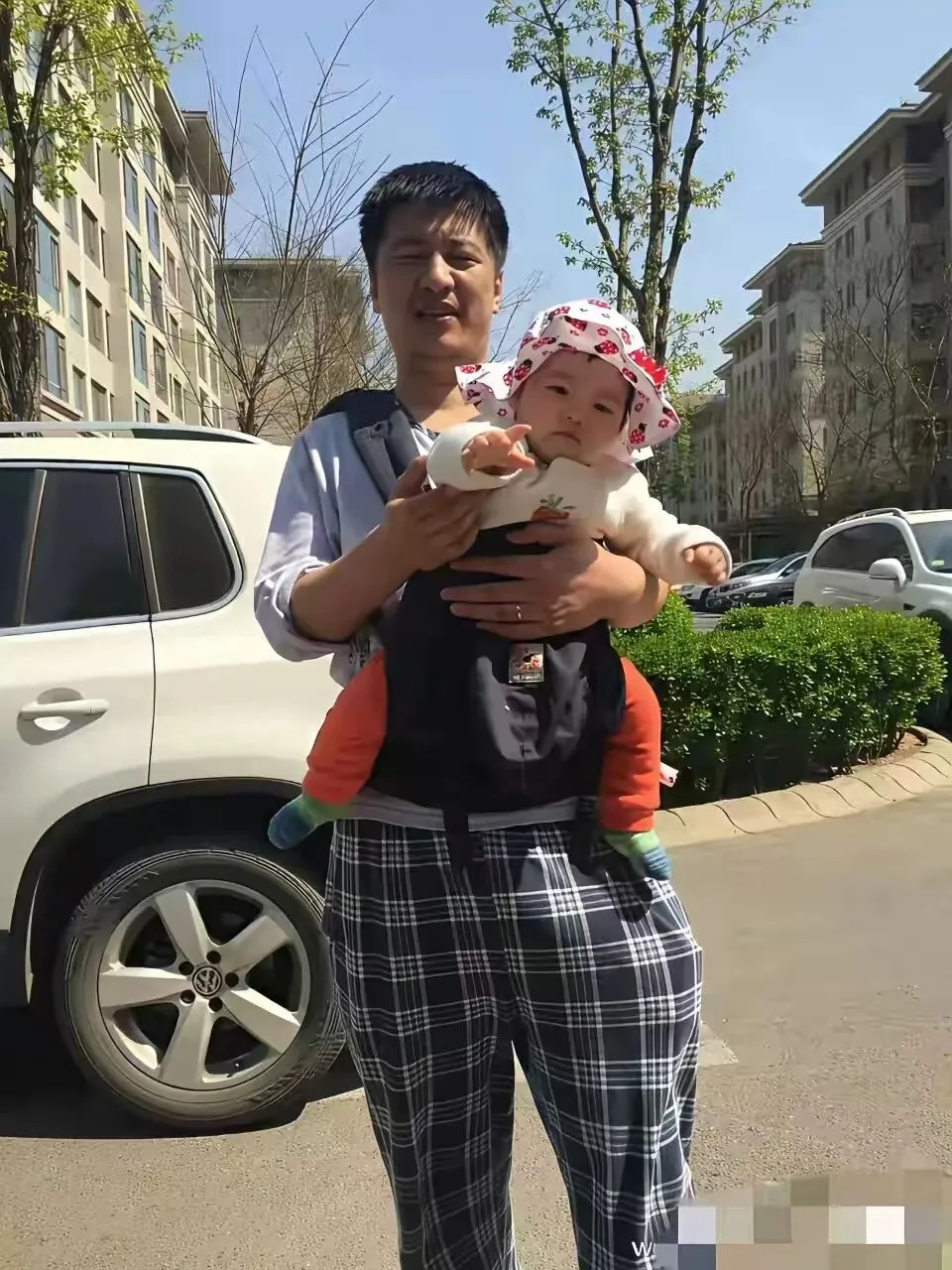 爆哭!张雪峰女儿千字告别火了:比满分试卷更珍贵的,是这份体面-第2张图片-四季读书网
