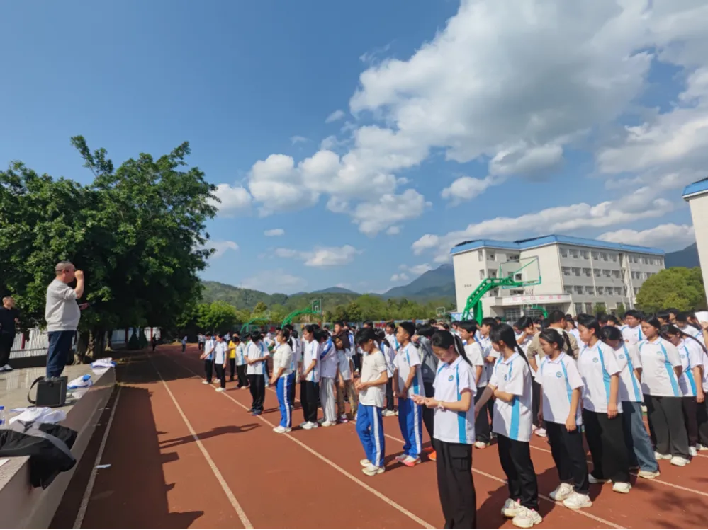 【活动】科学减压助力中考,筑梦前行蓄力新程!武平县教师进修学校附属学校心理拓展训练活动纪实 第9张 【活动】科学减压助力中考,筑梦前行蓄力新程!武平县教师进修学校附属学校心理拓展训练活动纪实 第9张
