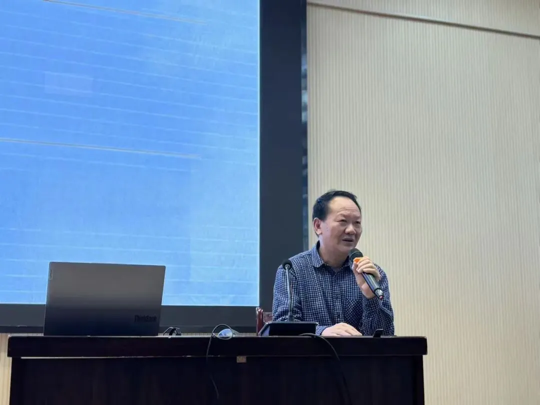 精准把脉,赋能中考——鹤庆二中举办中考语文作文专题讲座 第4张 精准把脉,赋能中考——鹤庆二中举办中考语文作文专题讲座 第4张