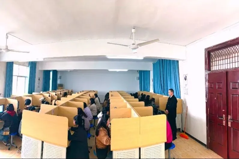 来凤县初中英语学业水平考试复习备考会暨听说机考模拟活动圆满收官 第13张 来凤县初中英语学业水平考试复习备考会暨听说机考模拟活动圆满收官 第13张
