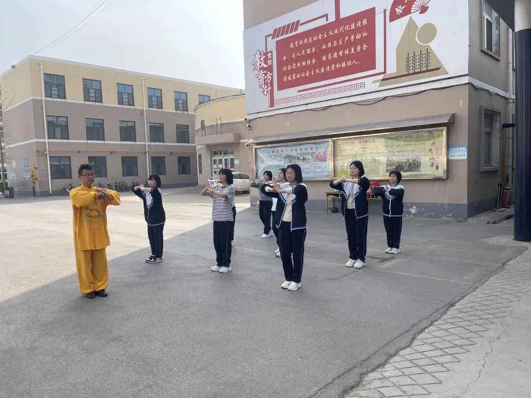 沧州日报:非遗武韵润校园,关东拳入课迎中考——献县推动传统武术传承出新招 第3张