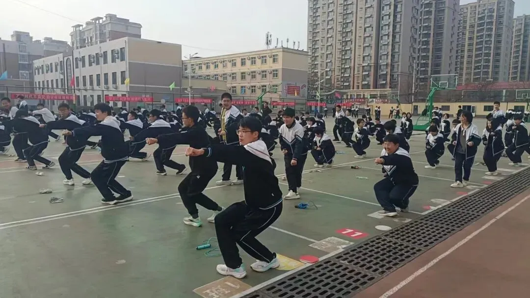 沧州日报:非遗武韵润校园,关东拳入课迎中考——献县推动传统武术传承出新招 第4张
