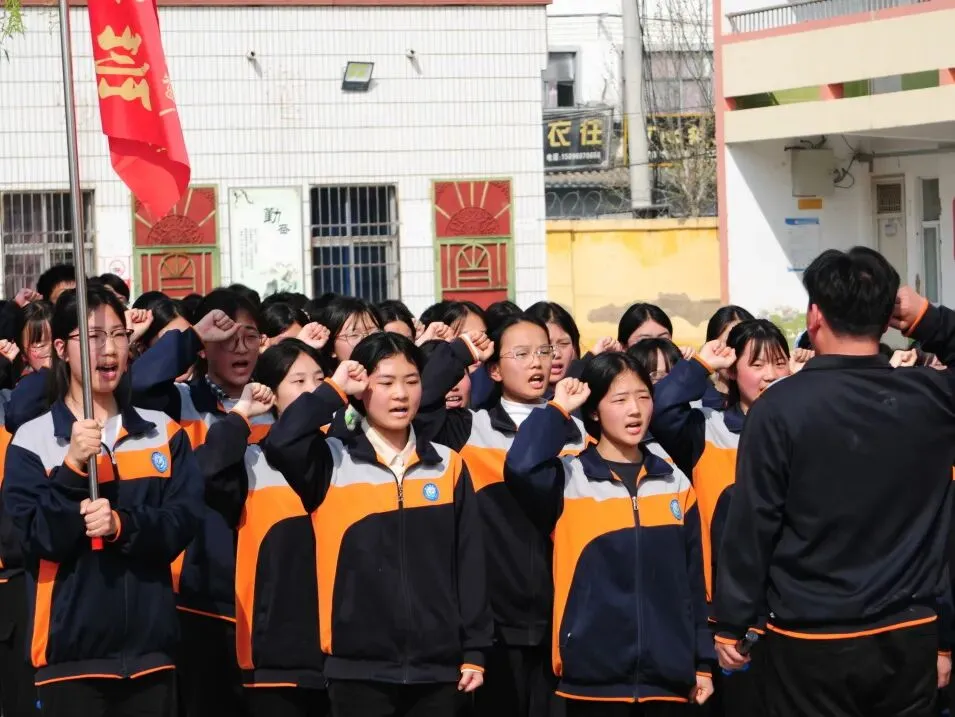 心无旁骛追梦想 从容自信迎中考 —— 李庄镇第一中学教育集团心理减压赋能大会圆满举行 第32张 心无旁骛追梦想 从容自信迎中考 —— 李庄镇第一中学教育集团心理减压赋能大会圆满举行 第32张